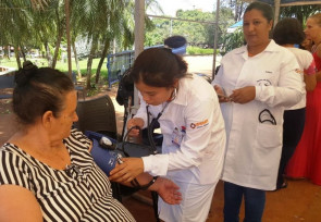 Centenas de mulheres participam de  ação da prefeitura na Praça Antônio João