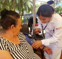 Centenas de mulheres participam de  ação da prefeitura na Praça Antônio João