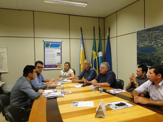 Reunião entre vereadores e representante da Sociedade Bíblica do Brasil, Carlos Fabiano Cohene