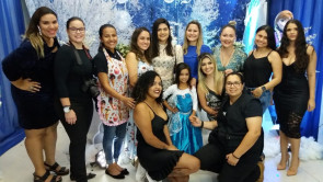 Menina ganha festa dos sonhos depois de foto virilizar na internet