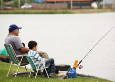 Pesca nos lagos dos parques de Dourados não estará liberada neste domingo, dia 25; e, sim, no dia 1º de abril