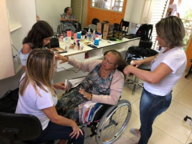 Dentistas atendem 5 mil idosos em ação social