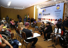 Lançamento dos projetos sociais atraiu centenas até o auditório do Centro Administrativo Municipal