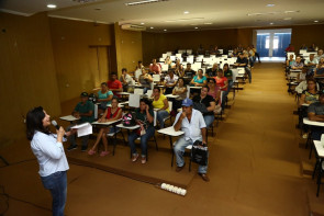 Prefeitura entrega escritura de imóveis  a beneficiários de 13 loteamentos sociais