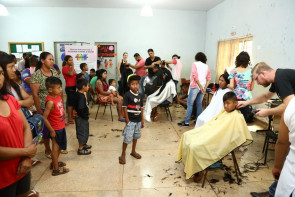 DIA DO ÍNDIO:    Prefeita Délia é recebida com  festa pela comunidade indígena