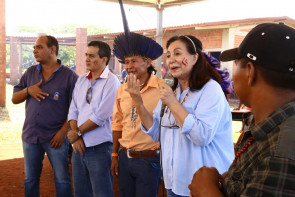 DIA DO ÍNDIO:    Prefeita Délia é recebida com  festa pela comunidade indígena