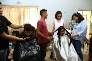 DIA DO ÍNDIO:    Prefeita Délia é recebida com  festa pela comunidade indígena