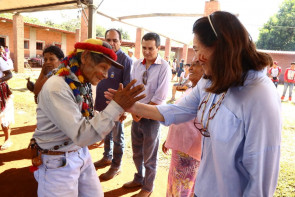 DIA DO ÍNDIO:    Prefeita Délia é recebida com  festa pela comunidade indígena