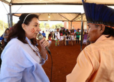 Prefeita Délia Razuk participa de comemorações do dia do índio na reserva de Dourados