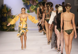 Anitta faz abertura do desfile do SPFW