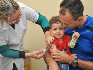 Nesta primeira etapa, de 25 de abril a 11 de maio a vacinação será para crianças de 6 meses a menores de 5 anos, gestantes, puérperas e trabalhadores da saúde
