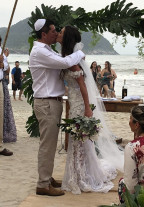 Filha de Datena se casou na praia