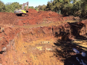 Início das obras da ponte nova sobre o córrego Curral de Arame que vai atender a região sul do município