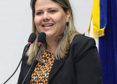 Daniela Hall cobra serviços de atenção domiciliar em Dourados