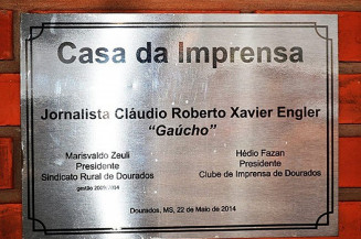 Placa inaugurada na antiga Casa da Imprensa, em maio de 2014 em homenagem ao jornalista Claudio Xavier