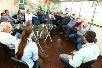 Reunião que avaliou realidade do setor leiteiro foi realizada no Sindicato Rural de Dourados, na Expoagro  ​