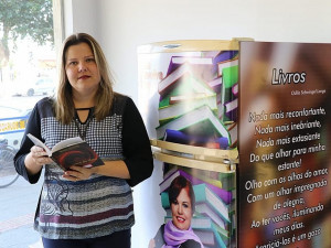 Daniela Hall inaugura geladeira literária na Câmara Municipal de Dourados