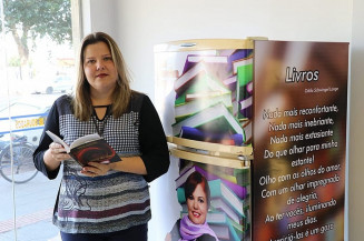 Daniela Hall inaugura geladeira literária na Câmara Municipal de Dourados