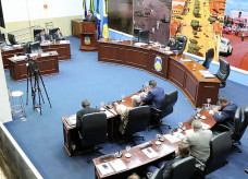 A sessão foi realizada na segunda-feira (28) no Plenário da Casa de Leis