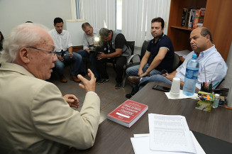 Diretor do Procon em Dourados, Mário Cerveira, se reuniu com representantes do Sinpetro-MS  ​