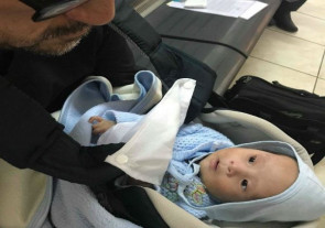 Padre  adota bebê com Down
