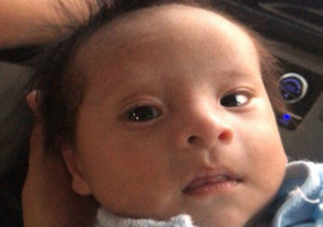 Padre  adota bebê com Down