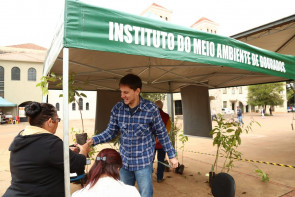 No dia do meio ambiente, Prefeitura  faz ação na Praça Antônio João