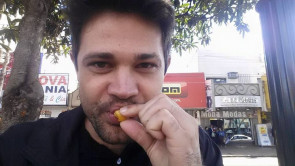 Pequena árvore frutífera (Ameixa Amarela) está fazendo o maior sucesso no centro de Dourados