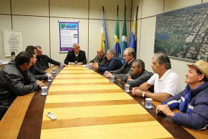 Vereadores durante reunião com o senador Pedro Chaves