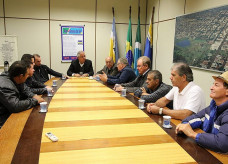 Vereadores durante reunião com o senador Pedro Chaves