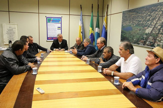 Vereadores durante reunião com o senador Pedro Chaves