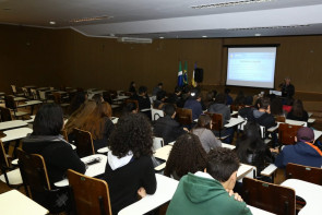 Alunos do IFMS participam de capacitação na Prefeitura