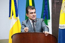 Vereador diz que educação precisa ser tratada com prioridade, assim como a saúde