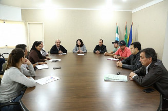 Prefeita e secretários receberam representantes da associação de moradores do Parque Jequitibás