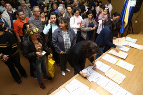 Prefeitura entrega mais 250 escrituras   a famílias de loteamentos sociais