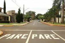 Ação da Agetran melhora sinalização na rua Olinda Pires  Interior do Parque dos Ipês também recebeu atenção do Agetran