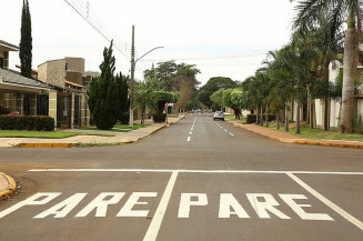 Ação da Agetran melhora sinalização na rua Olinda Pires  Interior do Parque dos Ipês também recebeu atenção do Agetran