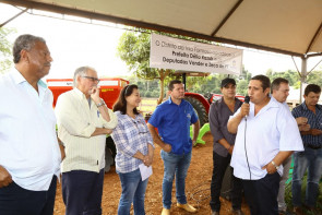 Délia e deputados entregam Patrulha Mecanizada no Guassuzinho