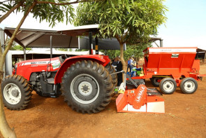 Délia e deputados entregam Patrulha Mecanizada no Guassuzinho