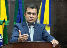 Vereador pede maior atenção nas áreas da saúde e educação
