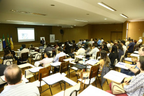 Servidores municipais participam  de curso do eSocial em Dourados