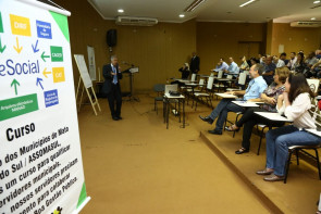 Servidores municipais participam  de curso do eSocial em Dourados