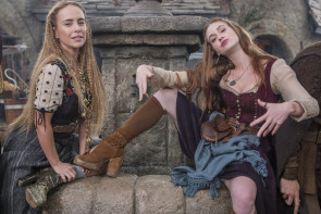 Elenco de 'Deus Salve o Rei' grava clipe de funk com paródia sobre a novela