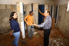 Prefeitura de Dourados inicia reforma  da poliesportiva de Vila Vargas