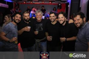 Tequileiro reúne família e amigos em comemoração de seu aniversário