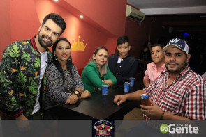 Tequileiro reúne família e amigos em comemoração de seu aniversário