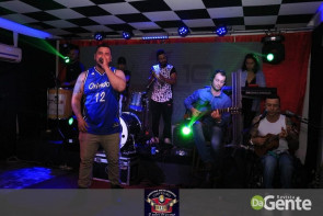 Tequileiro reúne família e amigos em comemoração de seu aniversário