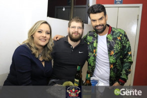 Tequileiro reúne família e amigos em comemoração de seu aniversário