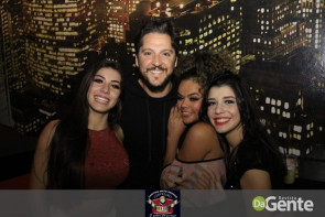 Tequileiro reúne família e amigos em comemoração de seu aniversário