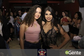 Tequileiro reúne família e amigos em comemoração de seu aniversário